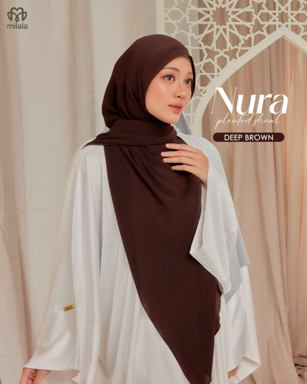 NURA PLEATED SHAWL - DEEP BROWN